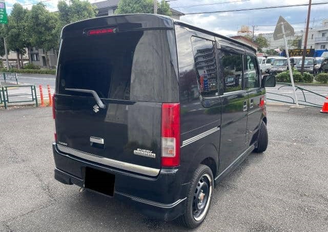 Is the SUZUKI EVERY WAGON PZ 2009 ideal for Uganda’s road conditions?
