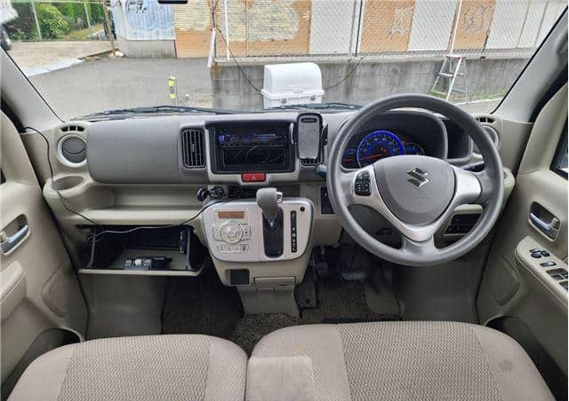 Is the SUZUKI EVERY WAGON PZ 2017 suitable for family use?
