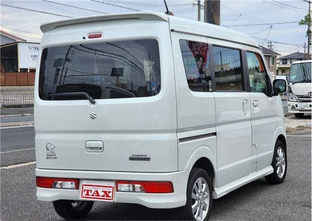Is the SUZUKI EVERY WAGON PZ 2017 suitable for family use?