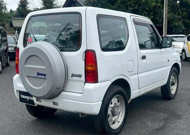 SUZUKI JIMNY 2005 Interior Features Tech And Comfort Essentials