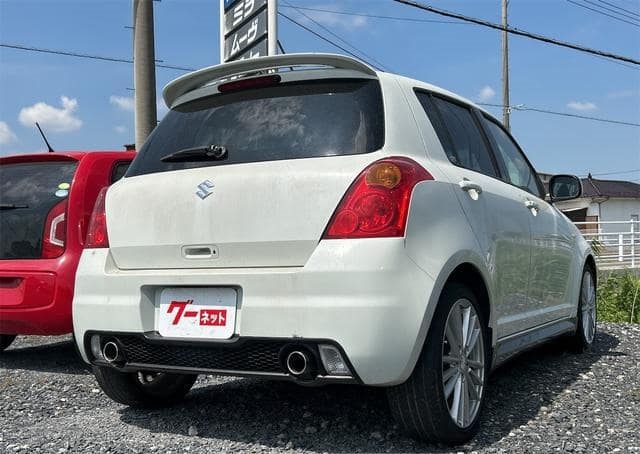What are the engine specifications for SUZUKI SWIFT 2005?