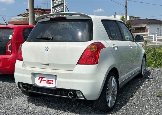 What are the engine specifications for SUZUKI SWIFT 2005?
