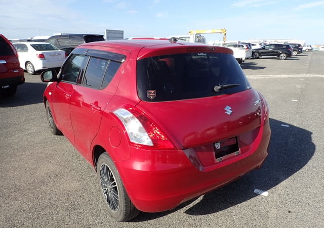 Is the SUZUKI SWIFT XG 2016 fuel-efficient for city driving?