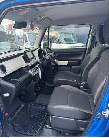 Is the SUZUKI X BEE 2019 fuel efficient for urban driving in Uganda?