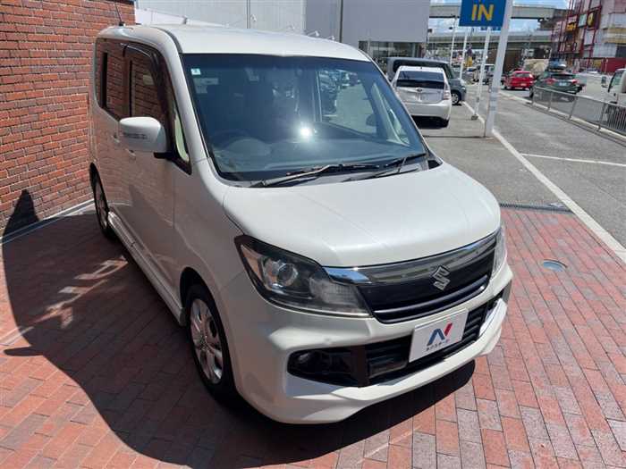 Is the SUZUKI SOLIO BANDIT USED SUZUKI SOLIO BANDIT 2014 fuel-efficient for city driving?