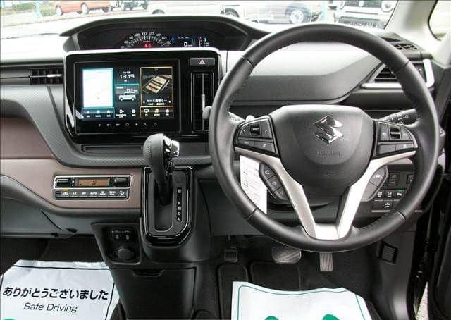 Is the SUZUKI SOLIO BANDIT HYBRIDMV 2023 fuel-efficient for urban driving?
