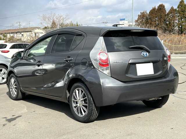 Is the TOYOTA AQUA 2012 fuel efficient for city driving?