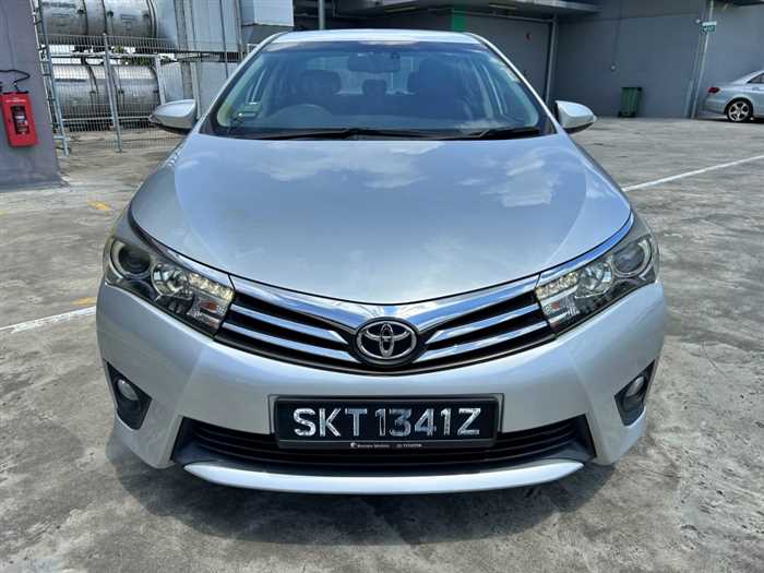 What are the key features of TOYOTA COROLLA ALTIS 2015?
