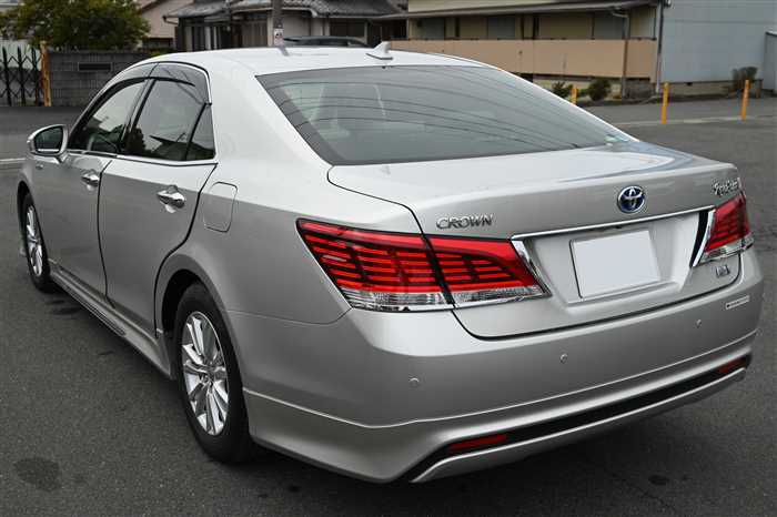 Is the TOYOTA CROWN HYBRID 2013 suitable for Ugandan road conditions?