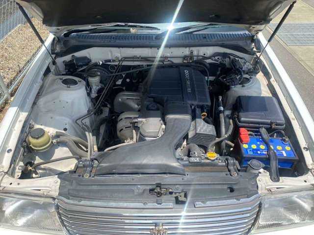 Is the TOYOTA CROWN SEDAN 2005 fuel efficient for city driving in Uganda?