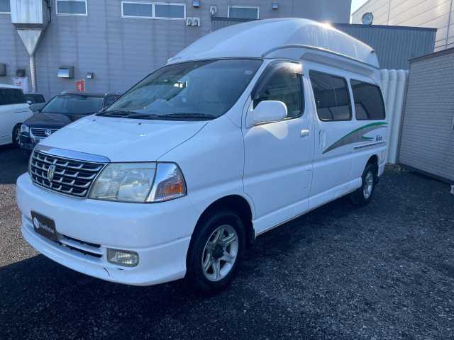 Is the TOYOTA GRAND HIACE 2004 a reliable vehicle for Ugandan roads?
