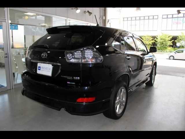 Is the TOYOTA HARRIER HYBRID 2011 suitable for Uganda’s climate?