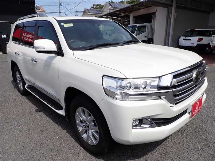 Is the TOYOTA LAND CRUISER 2018 suitable for Ugandan roads?