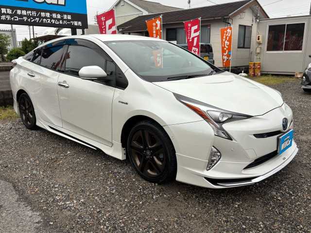Is the TOYOTA PRIUS 2017TOYOTA PRIUS 2017 a good choice for fuel efficiency in Uganda?