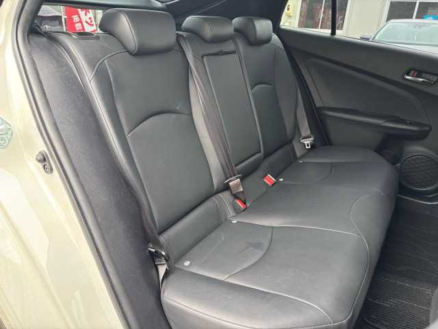 Is the TOYOTA PRIUS 2017TOYOTA PRIUS 2017 a good choice for fuel efficiency in Uganda?