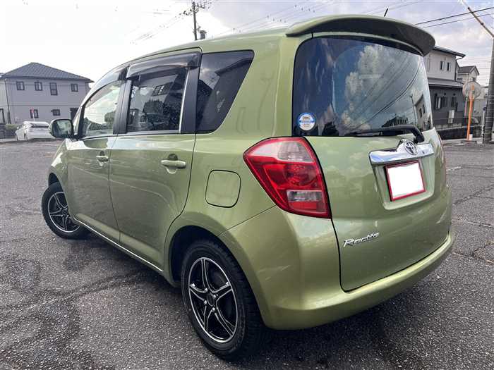 Is the TOYOTA RACTIS 2005 fuel-efficient for city driving?