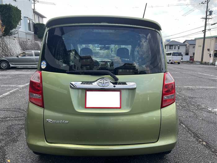 Is the TOYOTA RACTIS 2005 fuel-efficient for city driving?