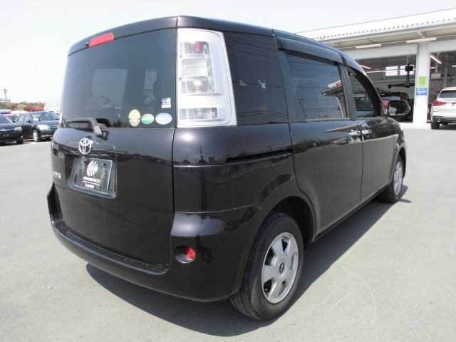 Is the TOYOTA SIENTA 2012 fuel-efficient for city driving in Uganda?