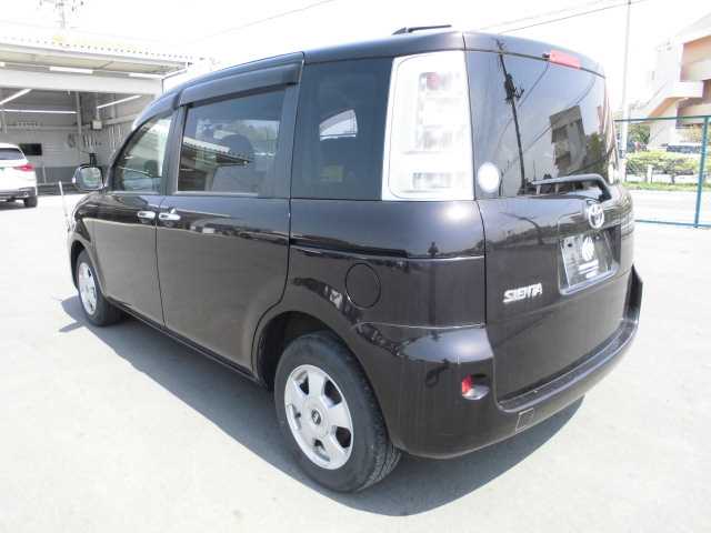 Is the TOYOTA SIENTA 2012 fuel-efficient for city driving in Uganda?