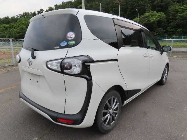 Is the TOYOTA SIENTA 2016 fuel-efficient for urban driving?