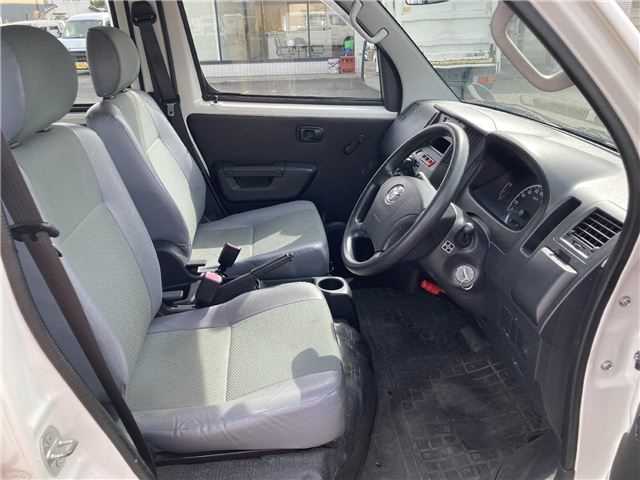Is the TOYOTA TOWNACE VAN 2016 fuel-efficient for long-distance travel?