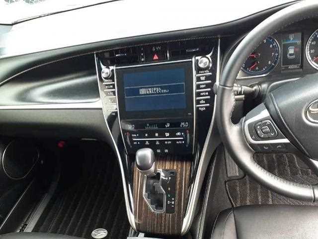 Is the TOYOTA HARRIER 2013 suitable for Uganda’s road conditions?