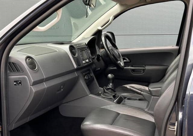 Is the VOLKSWAGEN AMAROK MANUAL DIESEL 2 2011 fuel-efficient for long-distance driving?