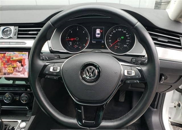 Is the VOLKSWAGEN PASSAT TDI 2019 fuel-efficient for Ugandan roads?