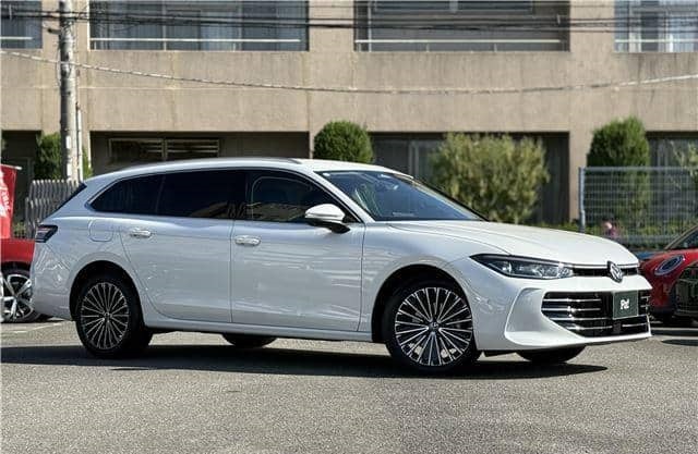 Is the VOLKSWAGEN PASSAT DCCPKGAIS 2024 available for purchase in Uganda?