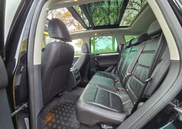 Is the VOLKSWAGEN TOUAREG AUTOMATIC DIESEL 2013 suitable for Ugandan road conditions?