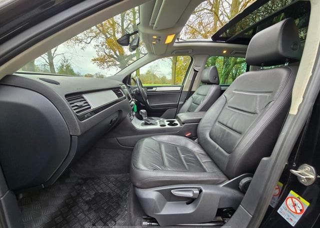 Is the VOLKSWAGEN TOUAREG AUTOMATIC DIESEL 2013 suitable for Ugandan road conditions?