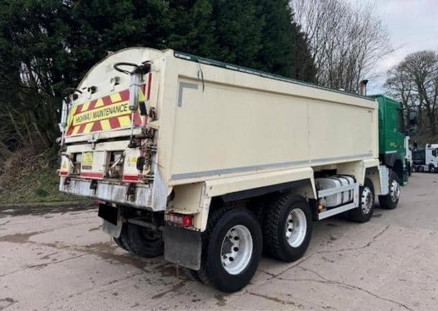Is the VOLVO FM AUTOMATIC DIESEL 2015 suitable for long-distance hauling in Uganda?