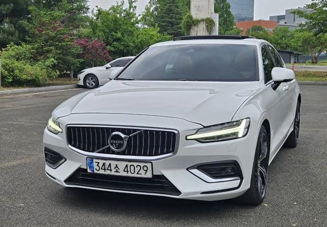 Is the VOLVO S60 2021 suitable for Uganda’s road conditions?