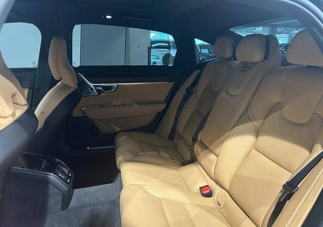 Is the VOLVO S90 B5 ULTRA BRIGHT 2025 suitable for Ugandan roads?
