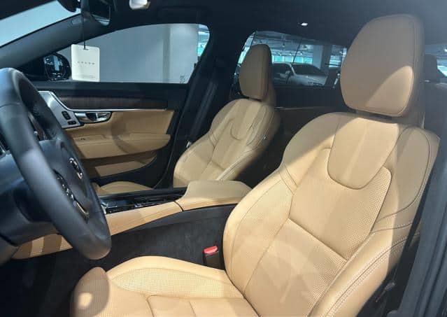 Is the VOLVO S90 B5 ULTRA BRIGHT 2025 suitable for Ugandan roads?
