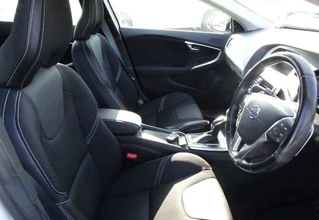 Is the VOLVO V40 D4 2016 suitable for Uganda’s road conditions?