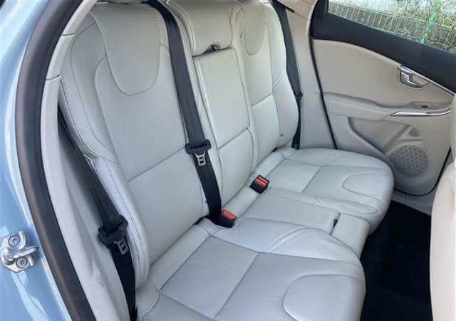 Is the VOLVO V40 2017 suitable for Uganda’s road conditions?