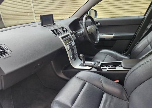 How To Avoid Overpaying For 2011 Volvo V50 In Kampala