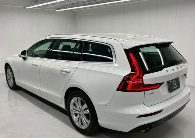Is the VOLVO V60 2021 suitable for Ugandan road conditions?