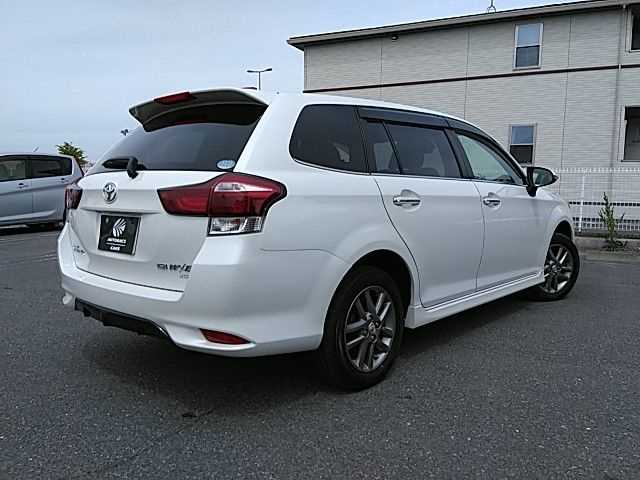 Toyota Corolla Fielder 2015