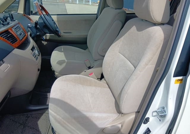 Toyota Noah 2006