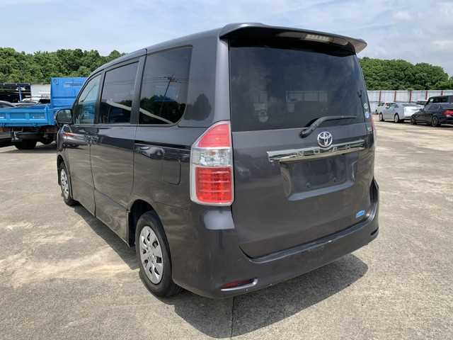 Toyota Noah 2008