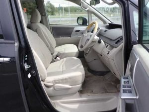 Toyota Noah 2010