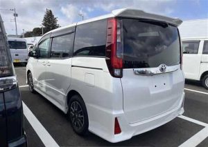 Toyota Noah 2015