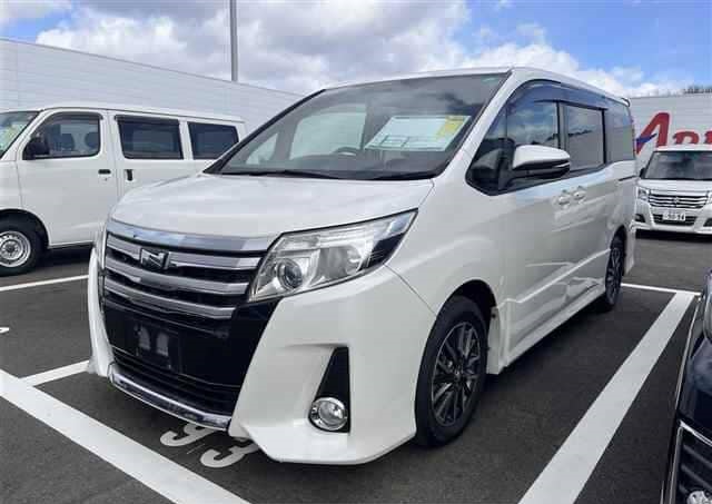 Toyota Noah 2015
