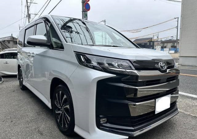 Toyota Noah 2025