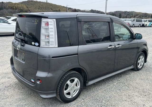 Toyota Sienta 2007