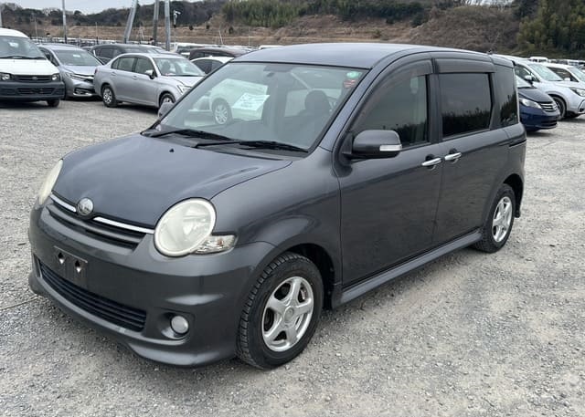 Toyota Sienta 2007