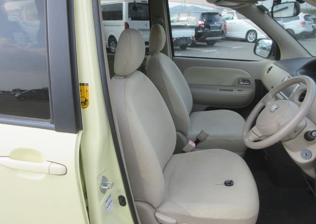 Toyota Sienta 2009