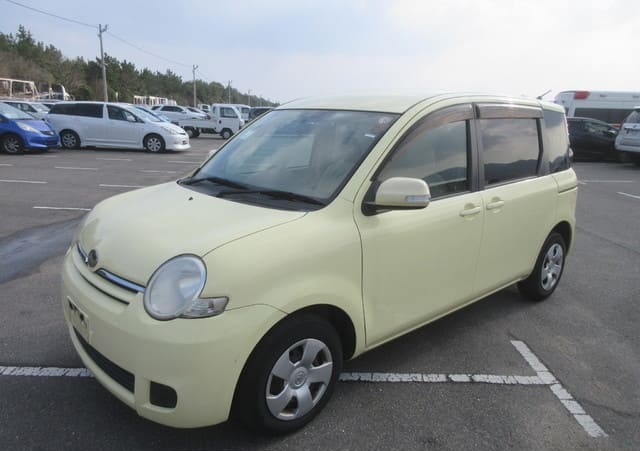 Toyota Sienta 2009